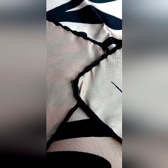 Vintage Tomy 💯 Silk Scarf - Picture 10 of 10